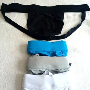 Brand new mens 4 pack thongs size L